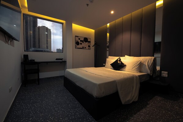 Studio phong cách cổ điển, 1 giường đôi, quang cảnh thành phố | Truy cập Internet không dây miễn phí 