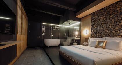 Love in the Atlantis Hotel