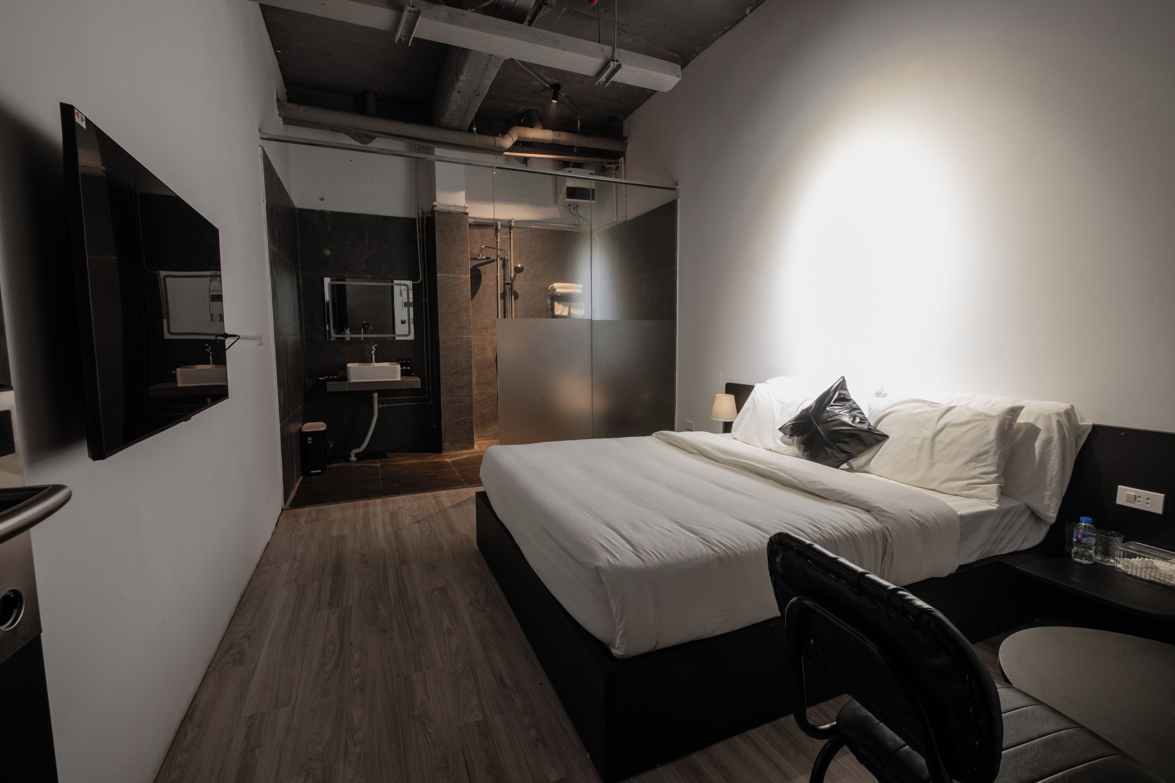 Standard Studio, 1 Double Bed | Laptop workspace, free WiFi