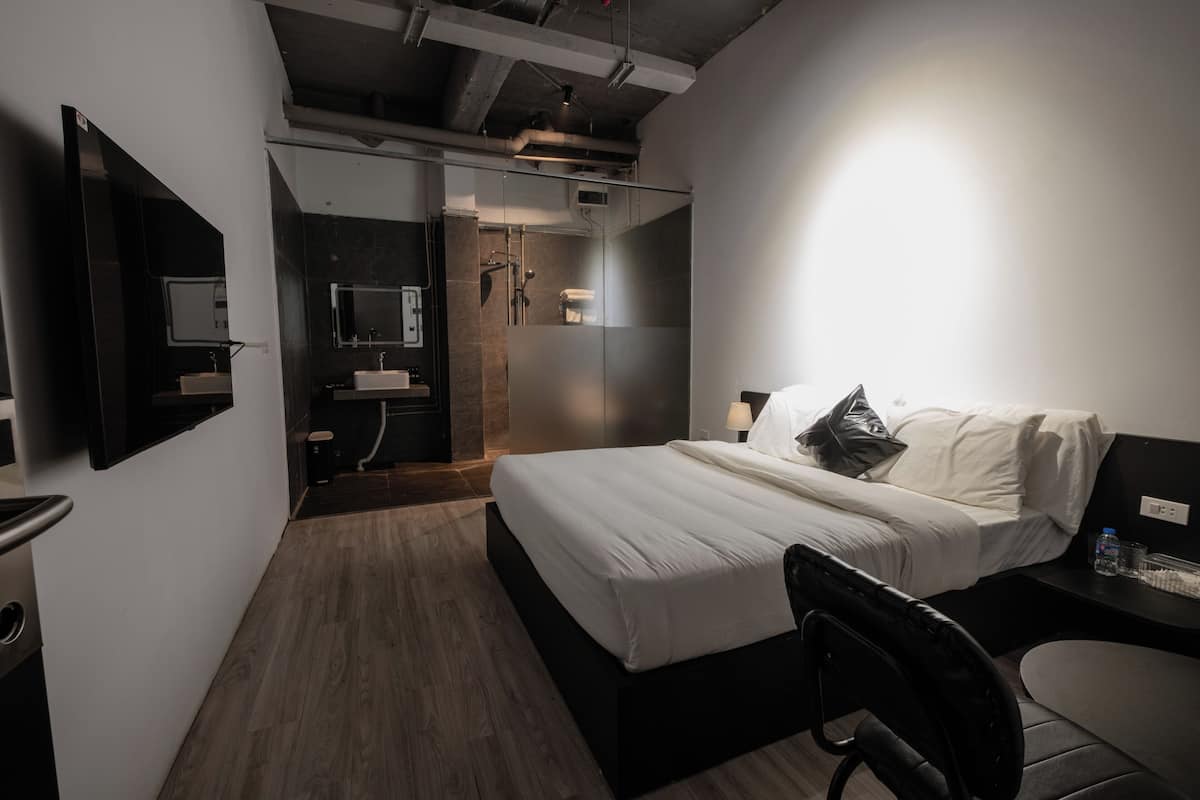 Estudio estándar, 1 cama matrimonial | Espacio para trabajar con laptop, insonorización y wifi gratis 
