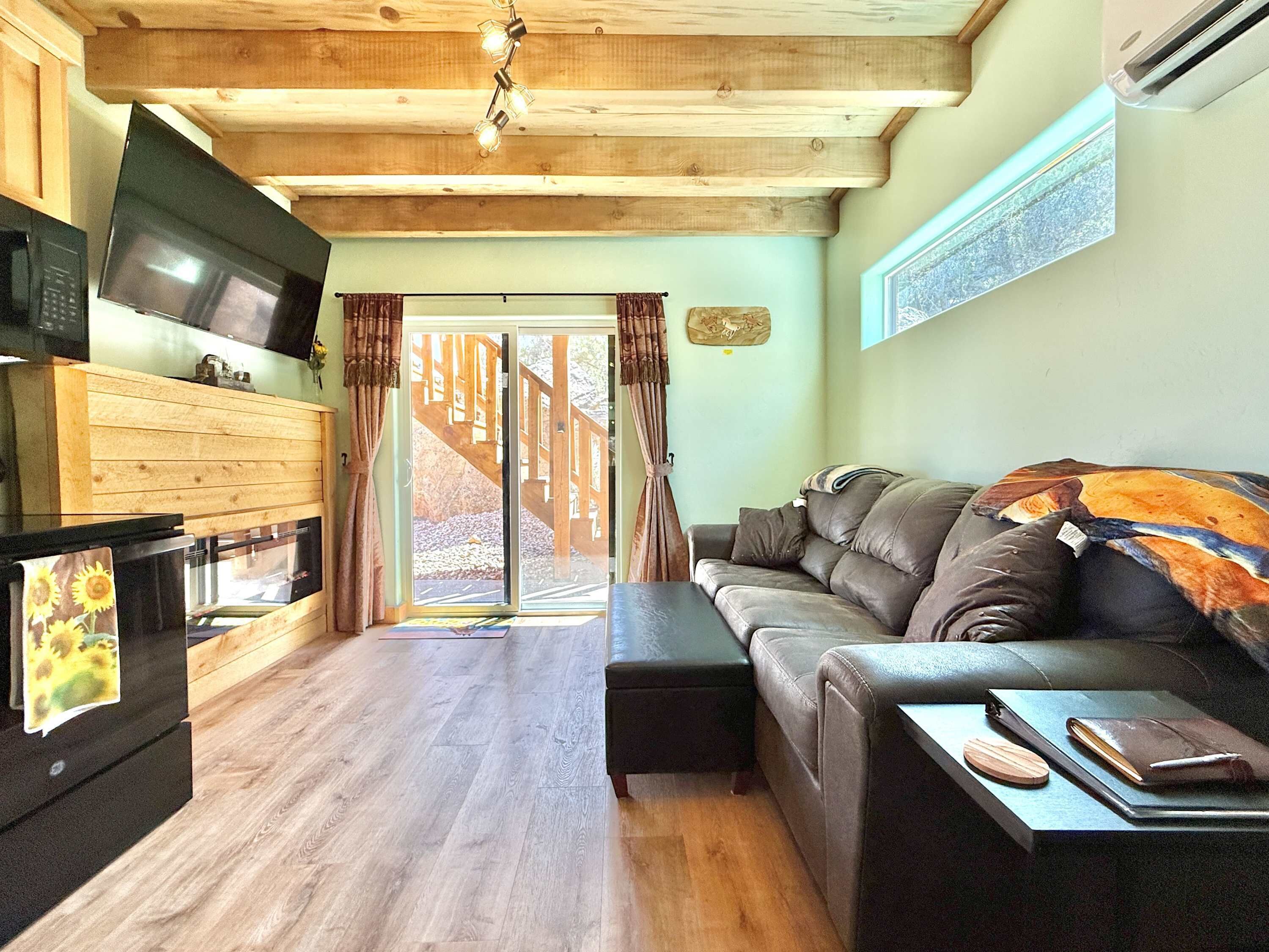 TV, fireplace, offices