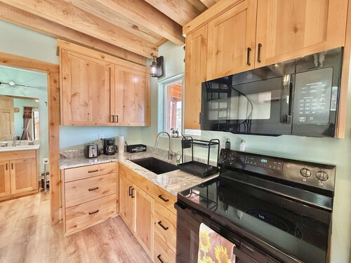 Tiny home with panoramic views & excellent stargazing