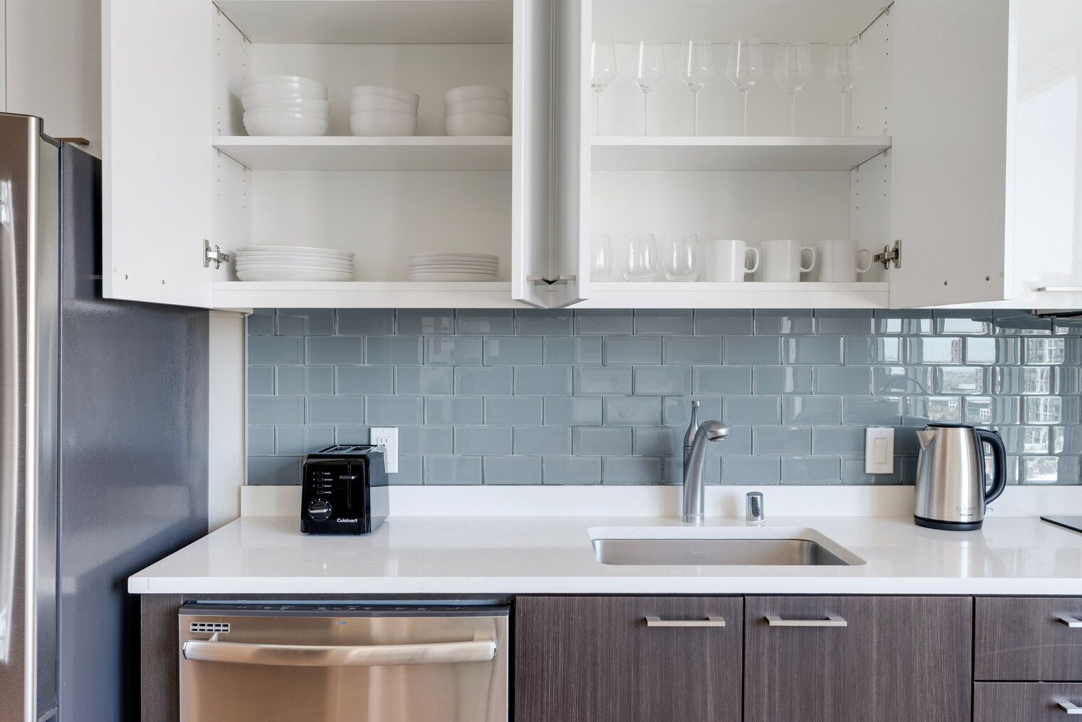 Geladeira, micro-ondas, fogão, cooktop