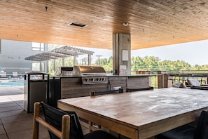 Outdoor dining - Comfy King Bed, Hot Tub, Coffee Bar, Gym (Boise)