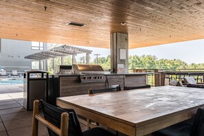 Outdoor dining - Cozy King Bed, Coffee Bar, Hot Tub (Boise)