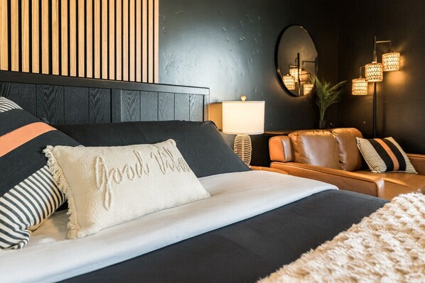 デスク、アイロン / アイロン台、WiFi、ベッドシーツ