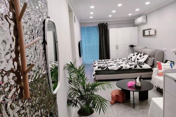 Condo | Laptop workspace, WiFi (free)
