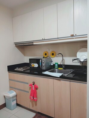 Room, 1 Bedroom, Balcony, Garden View | Interior