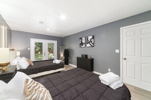 4 bedrooms, iron/ironing board, free WiFi, bed sheets - Your Houston Another Home, 4BR/2BA, near Galleria & Med Center • Modern Central (Houston)