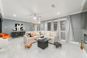 Smart TV, fireplace - Your Houston Another Home, 4BR/2BA, near Galleria & Med Center • Modern Central (Houston)