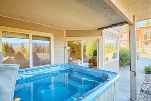 Outdoor spa tub - Hot Tub - Views- Golf -XC Skiing Trails (Leavenworth)