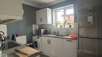 電子レンジ、オーブン、コンロ、食器洗い機