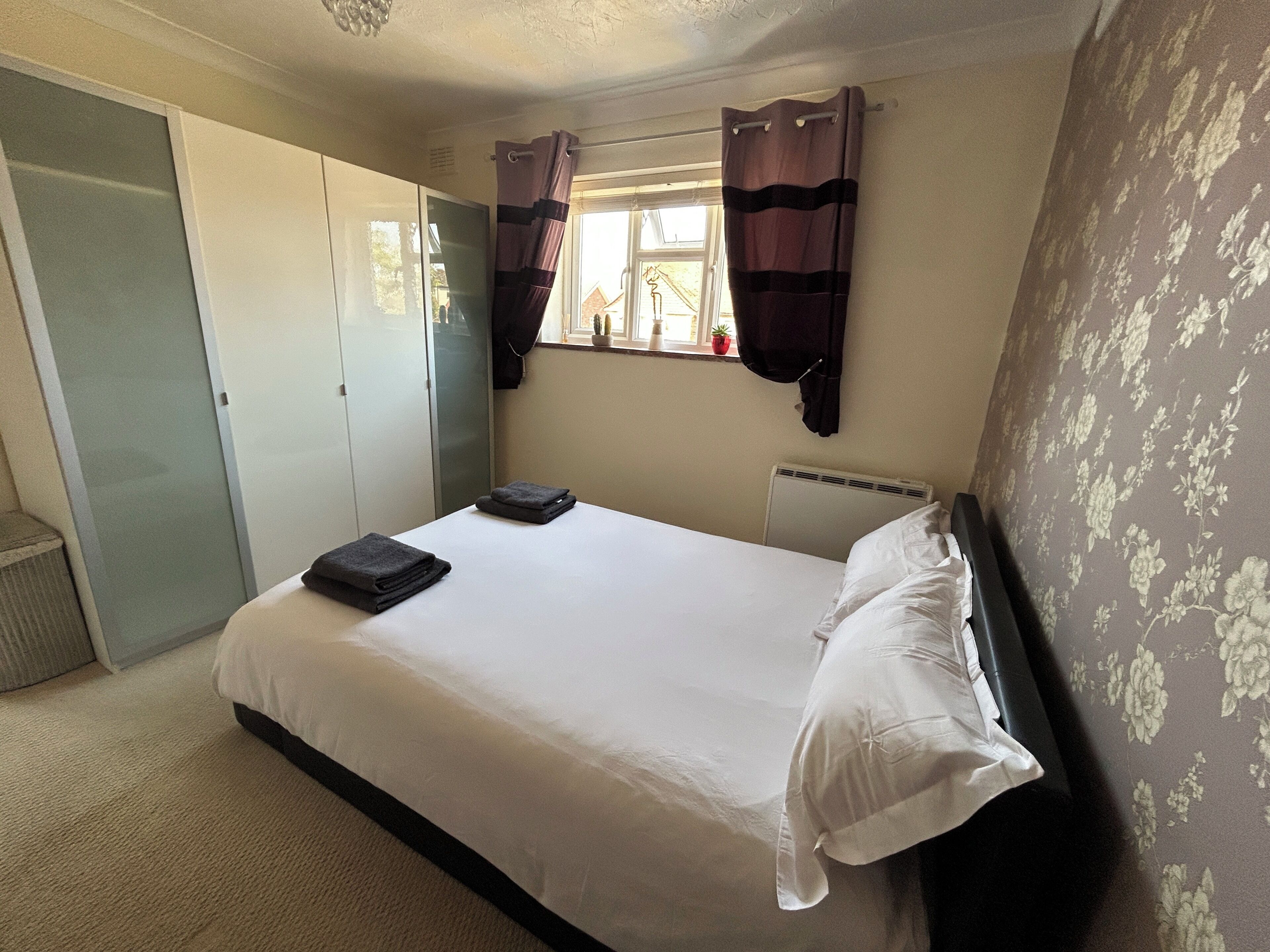 2 bedrooms, desk, iron/ironing board, travel cot