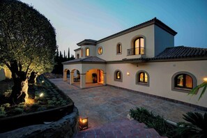 Exterior - 8 bedroom luxury villa + sea, golf course and mountain views (Sotogrande)