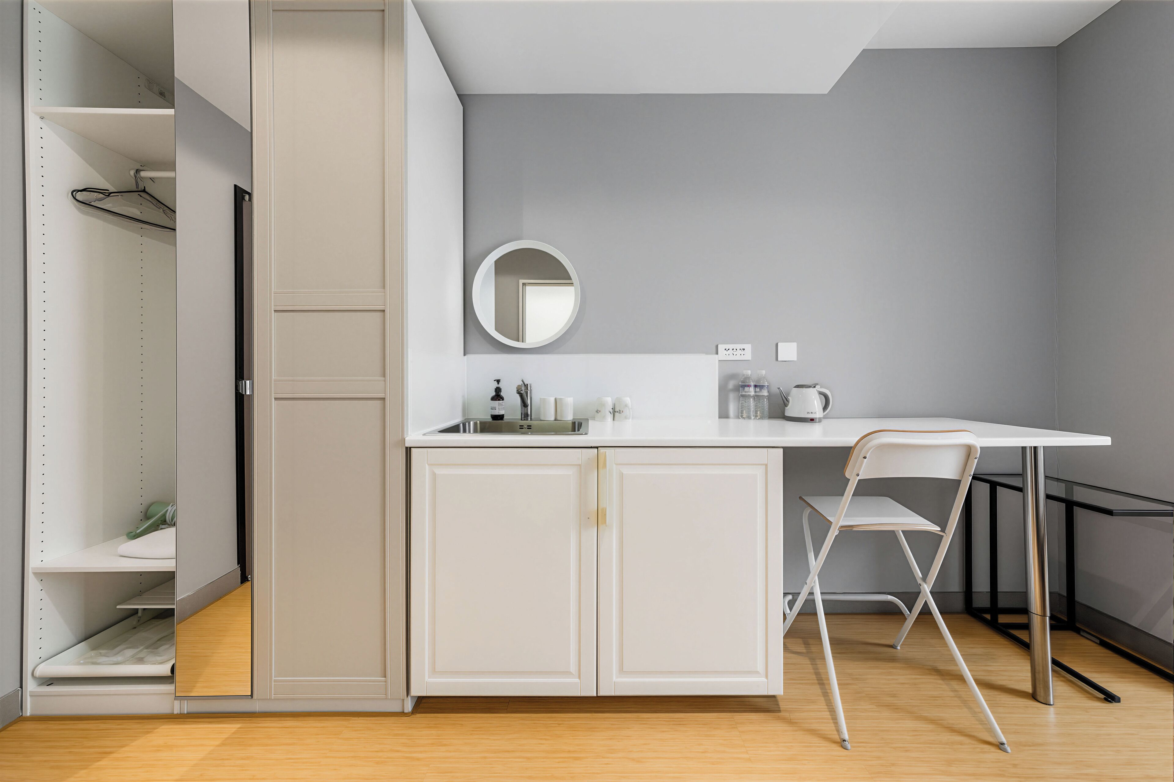 Economy Twin Room | Desk, free WiFi