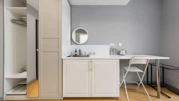 Economy Twin Room | Desk, free WiFi