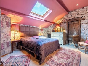 5 slaapkamers, een strijkplank/strijkijzer, internet