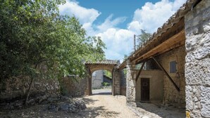 Property grounds - Charming former farm with a swimming pool (Labeaume)