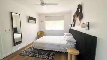 2 bedrooms, iron/ironing board, WiFi, bed sheets