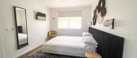 2 bedrooms, iron/ironing board, WiFi, bed sheets