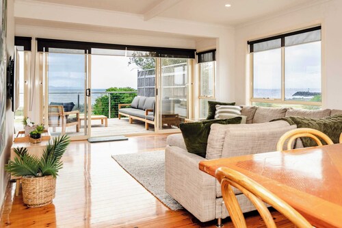 Absolute Waterfront Escape, Deck & Games Room