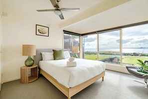 4 bedrooms, WiFi, bed sheets