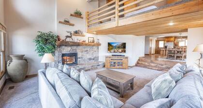 Park City Group Lodging – Sleeps 40 | Walk to Skiing & Main St | Free Parking | Hot Tubs | Grills