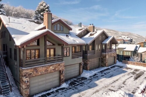 Group of 40? 4 Side-by-Side Homes, Walk to Park City Mountain & Main, Hot Tubs