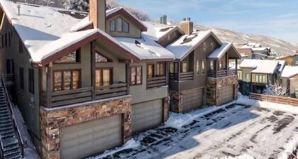 Group of 40? 4 Side-by-Side Homes, Walk to Park City Mountain & Main, Hot Tubs