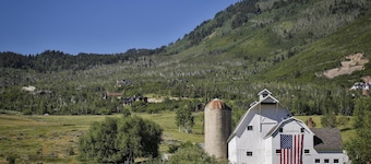 Group of 40? 4 Side-by-Side Homes, Walk to Park City Mountain & Main, Hot Tubs