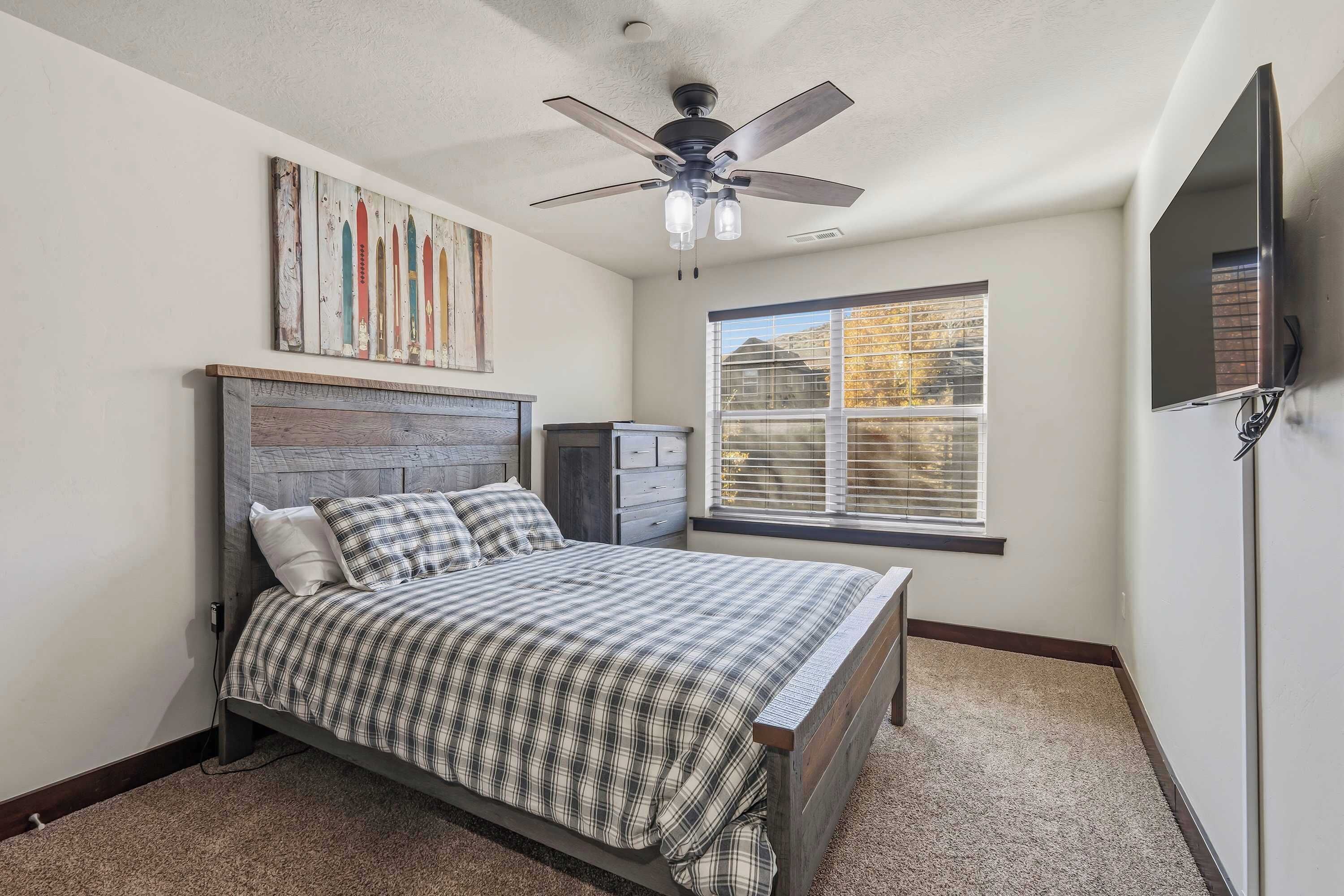 4 makuuhuonetta, silitysrauta/-lauta, vauvan matkasänky, Wi-Fi