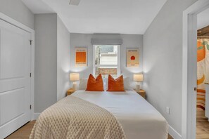 4 bedrooms, iron/ironing board, WiFi, bed sheets