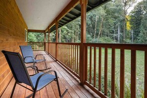 Property grounds - Alpine Getaway w/ Hot Tub, Firepit & Stunning Views, Pet Friendly, Near Mt. Hood Slopes (Welches)