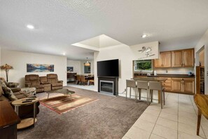 Fernseher, Tischfußball