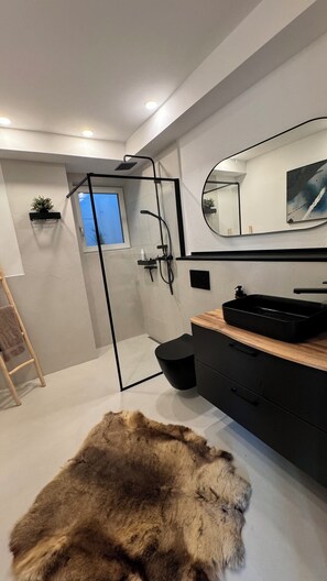 Shower, hair dryer, towels, soap - Exclusive whirlpool apartment & mountain view (Steinhöring)