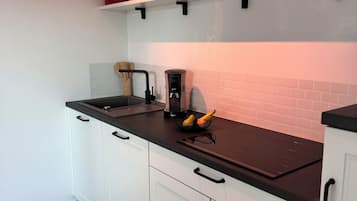 Frigorífic, microones, placa de cuina i rentaplats