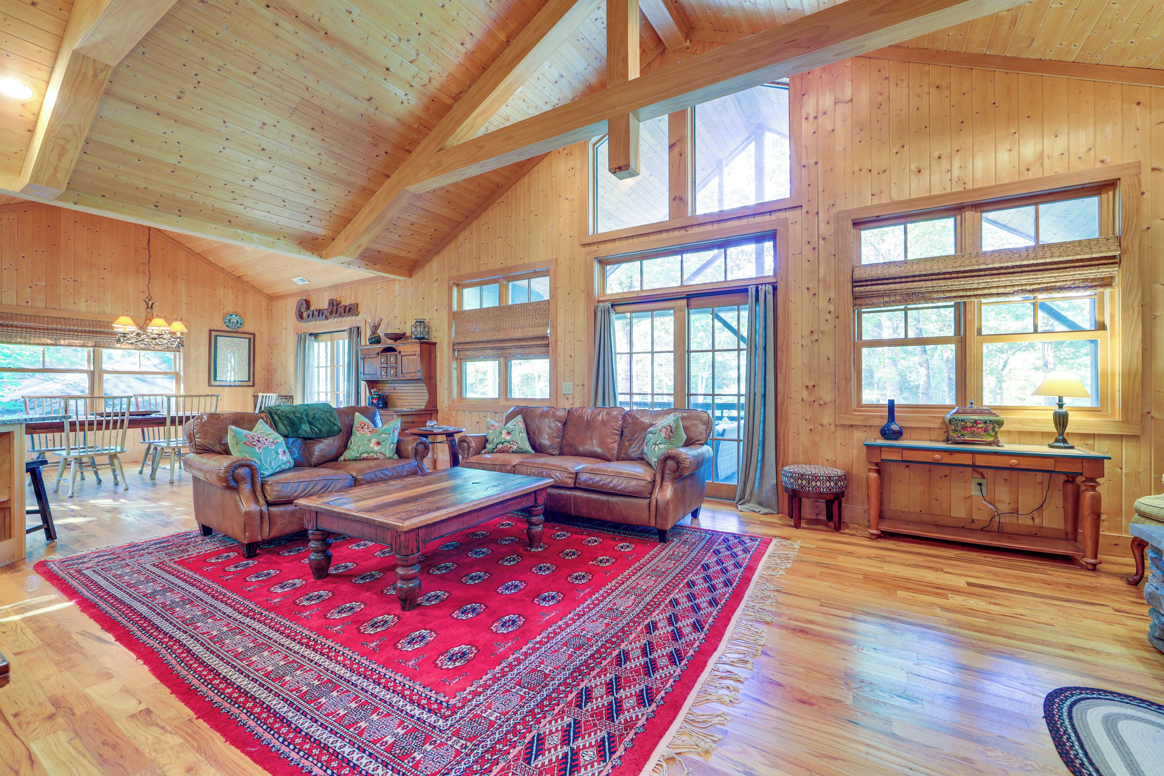 Scenic Mtn & Fairway Views: Cozy Cashiers Getaway - Highlands, NC