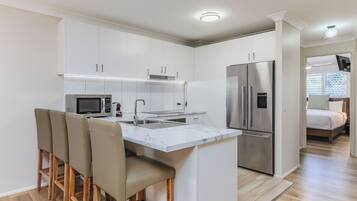 Apartment, 2 Bedrooms | Private kitchen