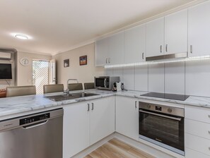 Apartment, 2 Bedrooms | Dapur peribadi