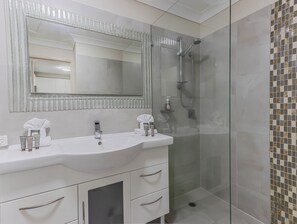 Apartment, 2 Bedrooms | Bathroom - Tweed Coast Haven (Tweed Heads)