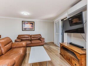 Apartment, 2 Bedrooms | Living area