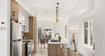 Luxury Townhome • King Bed • Near WinSport & Aspen