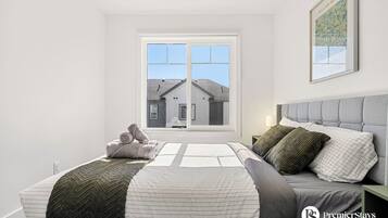 4 bedrooms, desk, iron/ironing board, travel crib