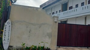 A gated entrance with a sign reading "PHOENOMENA PRADNYA" and a contact number. - Pradnya Homestay - 1Bedroom Near Uluwatu (Ungasan)