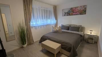 1 Schlafzimmer, Schreibtisch, Reisekinderbett, kostenloses WLAN