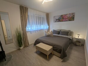 1 bedroom, desk, travel crib, free WiFi
