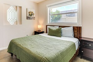 3 habitaciones, tabla de planchar con plancha, internet y ropa de cama