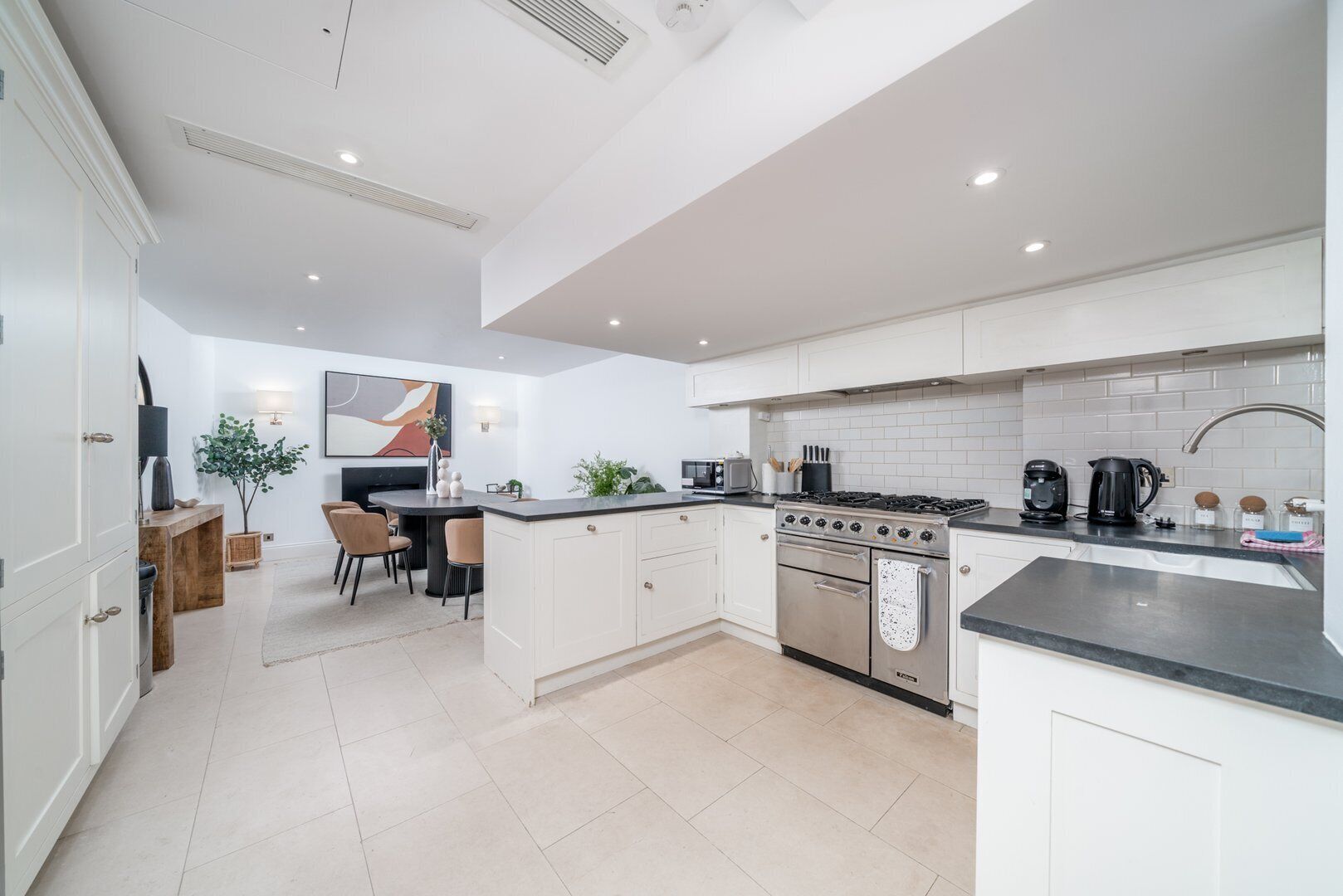 Réfrigérateur, micro-ondes, four, lave-vaisselle