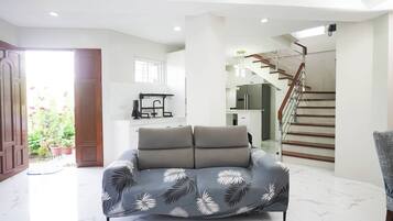 Room, 1 Bedroom, Terrace, Garden View | Living room