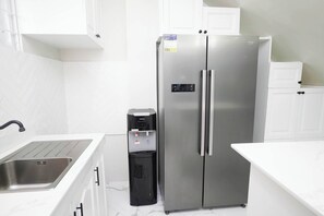 Room, 1 Bedroom, Terrace, Garden View | Private kitchen